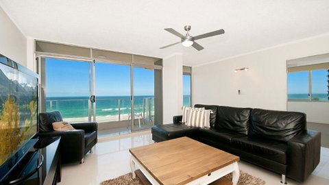 Beachfront Apt Main Beach - Accommodation Whitsundays 3
