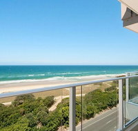 Beachfront Apt Main Beach