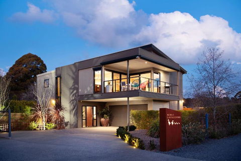 Retreat Lake Daylesford - Free Wifi - Accommodation Whitsundays 0