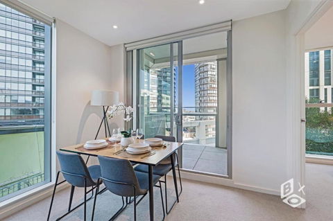 REST COLLECTION Apartments On Collins Docklands - Accommodation Whitsundays 3