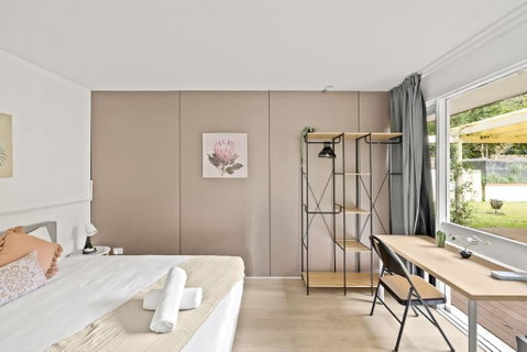 Relaxed Queen Room - Serene Spot At Pymble - Shared Bathroom - Accommodation Whitsundays 0