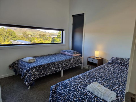 RESIDENTIAL 4 BEDROOM House - Accommodation Whitsundays 3