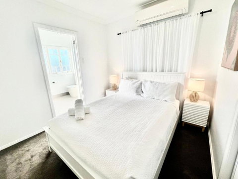 Renovated Queenslander - Upstairs 2km To Stadium - Accommodation Whitsundays 2