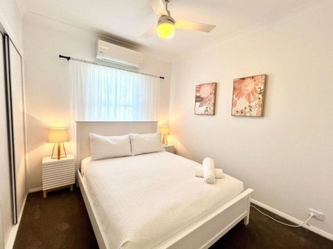 Renovated Queenslander - Upstairs 2km To Stadium - Accommodation Whitsundays 3