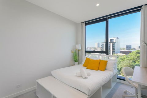 REST COLLECTION One Bedroom Apartment With Study - Accommodation Whitsundays 1
