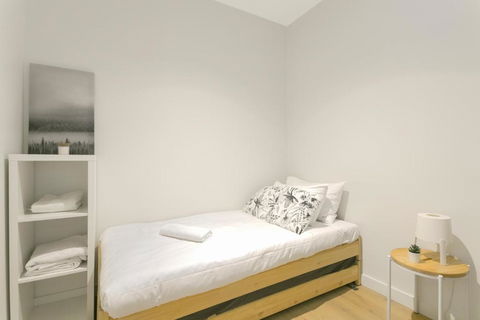 REST COLLECTION One Bedroom Apartment With Study - Accommodation Whitsundays 3