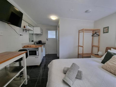 Redcliffe Homestay - Accommodation Whitsundays 0
