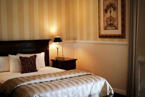 Redearth Boutique Hotel - Accommodation Whitsundays 0