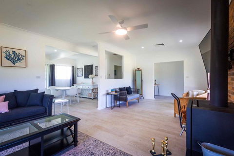 Redims Hill Cottage - Accommodation Whitsundays 3
