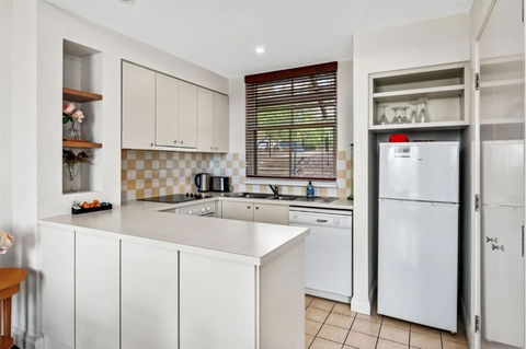 Refreshing Valley Escape - Accommodation Whitsundays 3