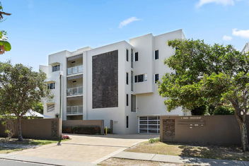Relax In Stylish Comfort, Sunshine Beach with Accommodation Whitsundays