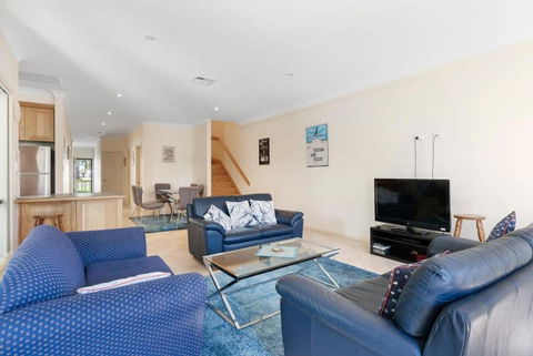 Relax On Charles St - 4A Charles Street Port Elliot - BYO Linen - Accommodation Whitsundays 1