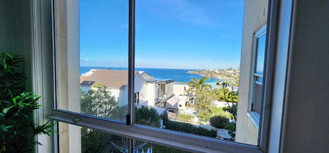 Relaxed Coastal Living With Fantastic Sea Views - Accommodation Whitsundays 1