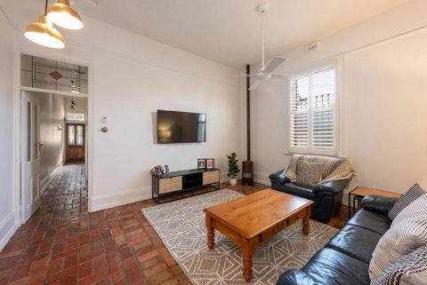 Renovated 2B 1B Victorian House In Princes Hill - Accommodation Whitsundays 1