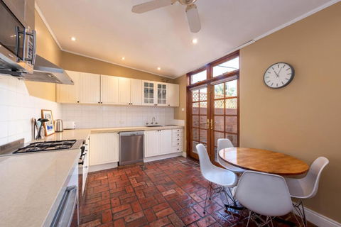 Renovated 2B 1B Victorian House In Princes Hill - Accommodation Whitsundays 2