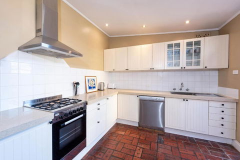 Renovated 2B 1B Victorian House In Princes Hill - Accommodation Whitsundays 3