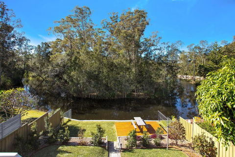 Renovated Coastal Getaway With Water Views - Accommodation Whitsundays 0