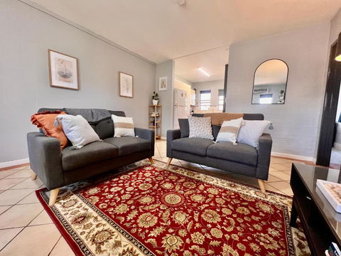 Renovated Corporate Apartment - Accommodation Whitsundays 0