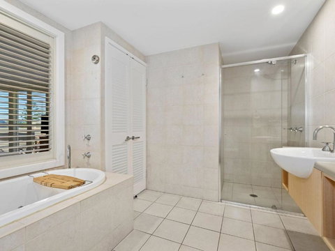 RESORT ON THE BEACH 2214/2215 - Accommodation Whitsundays 2