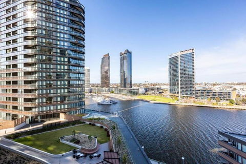 Resort-style Docklands Riverview Stay With Parking - Accommodation Whitsundays 0