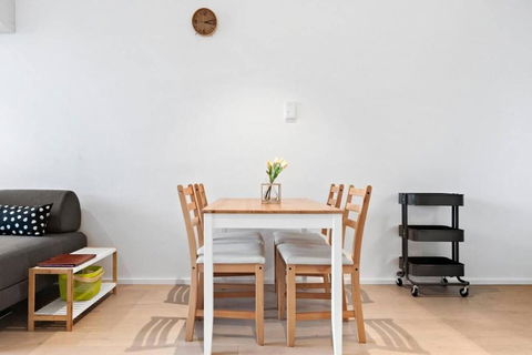 Resort-style Docklands Riverview Stay With Parking - Accommodation Whitsundays 3