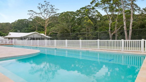 Resort Style Living With Pool, Tennis Court And Beach - Accommodation Whitsundays 1