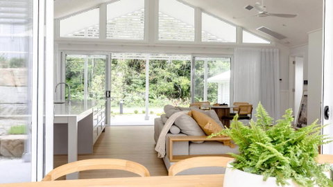 Resort Style Living With Pool, Tennis Court And Beach - Accommodation Whitsundays 2