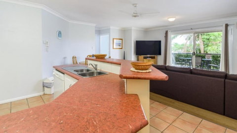 Resort Style Unit Across From The Water - Accommodation Whitsundays 2