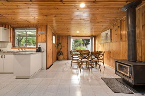 Rest & Relaxation - Accommodation Whitsundays 0