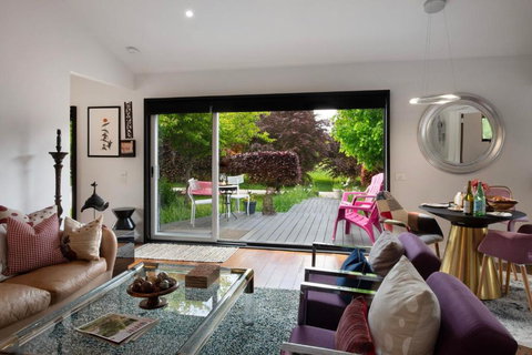 Reverie 101 - Accommodation Whitsundays 0