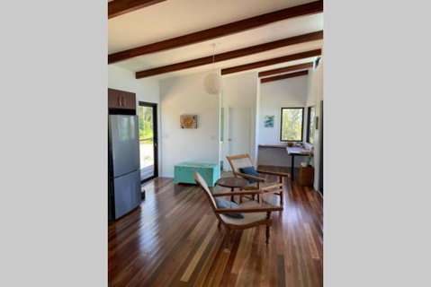 Ridge Cabin - Stunning Views - 5km From Neighbours - Accommodation Whitsundays 2