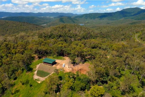 Ridge Cabin - Stunning Views - 5km From Neighbours - Accommodation Whitsundays 3