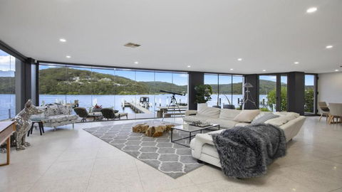 Riptides Booker Bay -Waterfront Apartment, Walk To Shops & Cafes - Accommodation Whitsundays 0