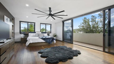 Riptides Booker Bay -Waterfront Apartment, Walk To Shops & Cafes - Accommodation Whitsundays 2