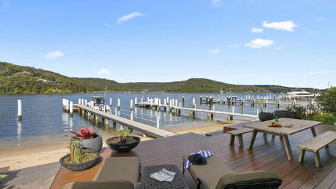 Riptides Booker Bay -Waterfront Apartment, Walk To Shops & Cafes - Accommodation Whitsundays 1
