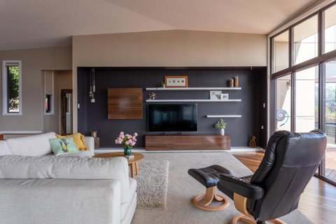 River Haven Serene Spacious With River Views - Accommodation Whitsundays 2