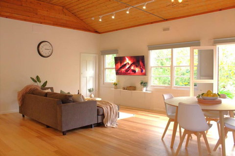 River Lea Cottage - Accommodation Whitsundays 1