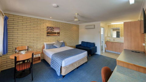 Riverland Motor Inn - Accommodation Whitsundays 2