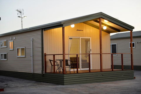 Riverside Cabin Park - Accommodation Whitsundays 0