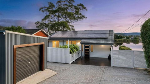 Riverside Retreat - Absolute Waterfront - Accommodation Whitsundays 2