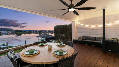 Riverside Retreat - Absolute Waterfront - Accommodation Whitsundays 3
