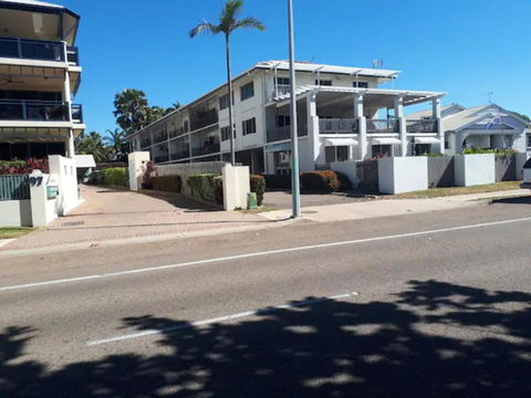 Residential Two-bedroom Unit On The Strand, Self-check In, Wi-fi - Accommodation Whitsundays 3