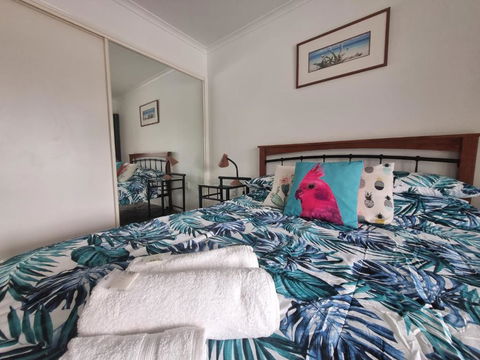 Residential Two-bedroom Unit On The Strand, Self-check In, Wi-fi - Accommodation Whitsundays 2