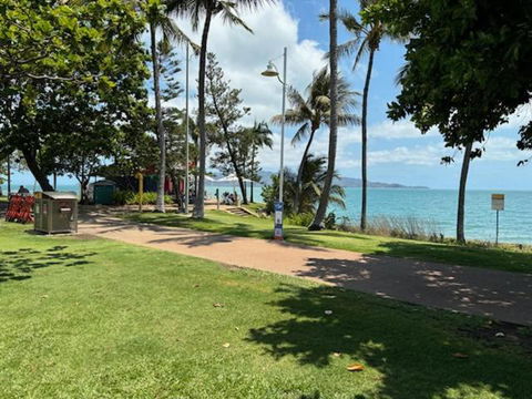 Residential Two-bedroom Unit On The Strand, Self-check In, Wi-fi - Accommodation Whitsundays 1
