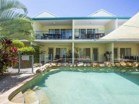 SAILS 9 Beachfront Getaway Horseshoe Bay - Accommodation Whitsundays 0