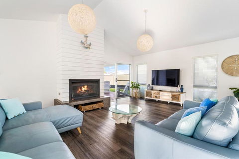 Ryze N Shine I Private Properties - Accommodation Whitsundays 2