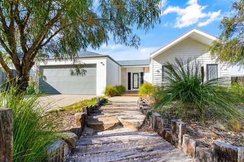 Ryze N Shine I Private Properties - Accommodation Whitsundays 0