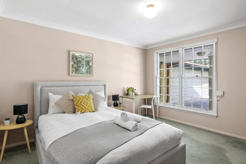 Rustic Queen Room - Located At Serene Street In Pymble - Shared Bathroom - Accommodation Whitsundays 0
