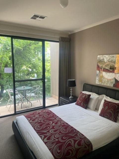 RNR Sturt Holiday Home - Accommodation Whitsundays 0