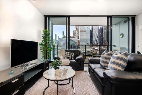Rooftop Pool 2BR Apartment At Marvel Stadium With Free Parking - Accommodation Whitsundays 1